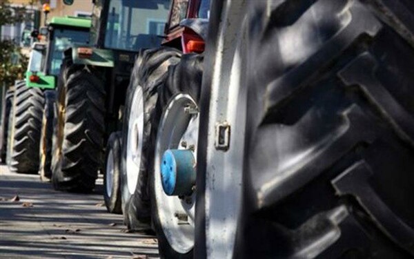 Οι αγρότες βγαίνουν στους δρόμους