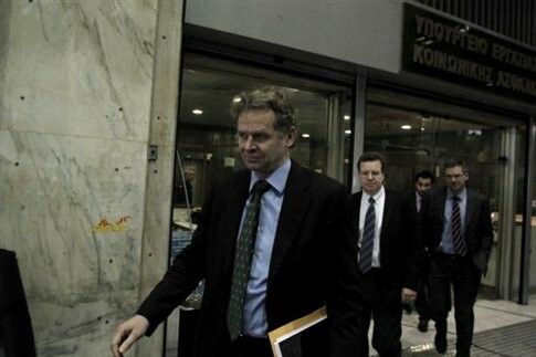 Τώρα: Μέλη του ΠΑΜΕ απέκλεισαν την είσοδο του υπ. Εργασίας
