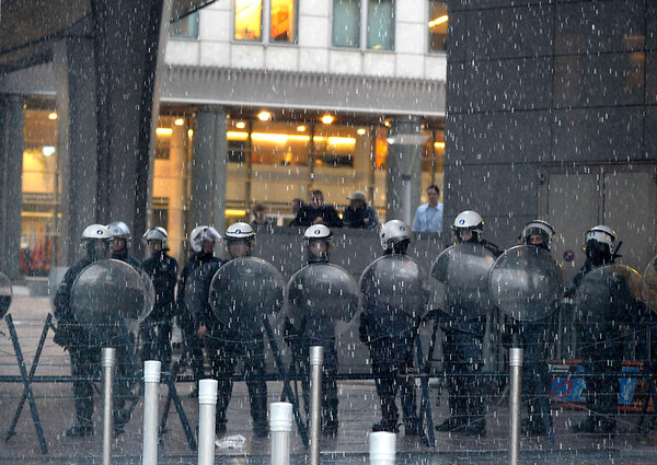 Στις Βρυξέλλες έβρεξε γάλα…