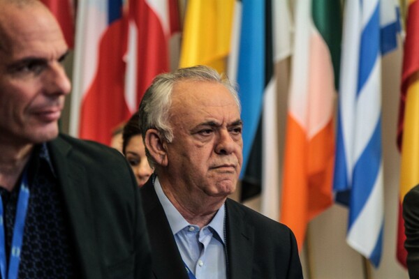 5 εικόνες των Ελλήνων διαπραγματευτών στις Βρυξέλλες που τα λένε όλα