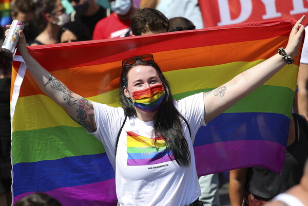 Το Ευρωκοινοβούλιο θέλει να κηρύξει την ΕΕ «Ελεύθερη Ζώνη για ΛΟΑΤΚΙ» 