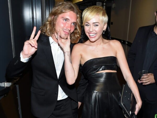 Προβλήματα με το νόμο έχει ο άστεγος της Miley Cyrus