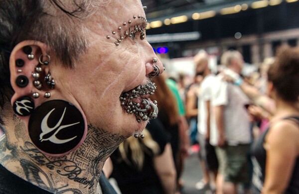 To Nτουμπάι απαγόρευσε την είσοδο στον άντρα με τα περισσότερα piercing στον κόσμο