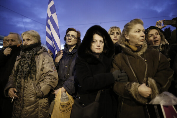 Ανάσα Αξιοπρέπειας από χιλιάδες πολίτες στην Ελλάδα και τον κόσμο
