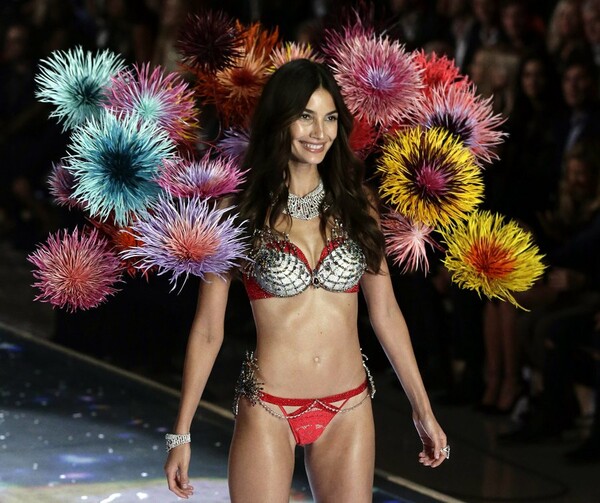 Victoria's Secret 2015 - Η διασημότερη και πιο sexy πασαρέλα του πλανήτη
