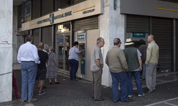 Δύο δημοσκοπήσεις δείχνουν ότι οι Έλληνες θέλουν συμφωνία και ευρώ