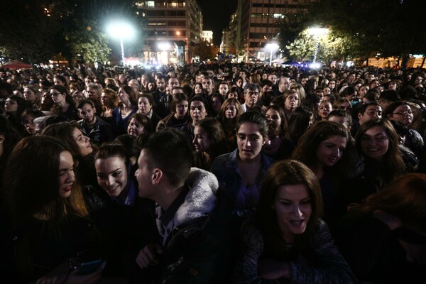 Τα Xριστούγεννα είναι πλέον στο Σύνταγμα
