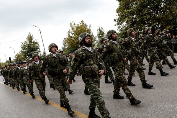 Εθνική περηφάνια ή άχρηστο στρατιωτικοθρησκευτικό κιτς;