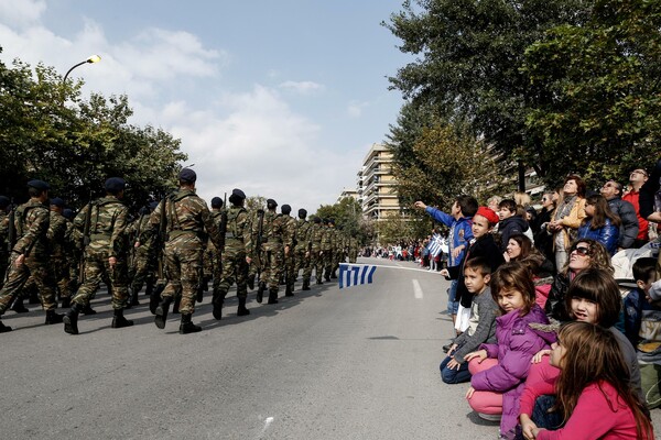 Εθνική περηφάνια ή άχρηστο στρατιωτικοθρησκευτικό κιτς;