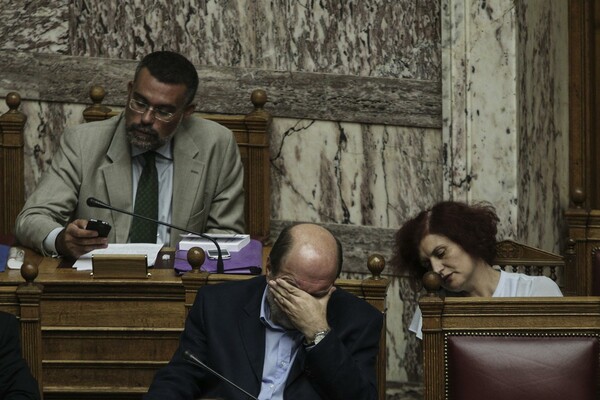 Η βουλευτής του ΣΥΡΙΖΑ που κοιμήθηκε στα έδρανα