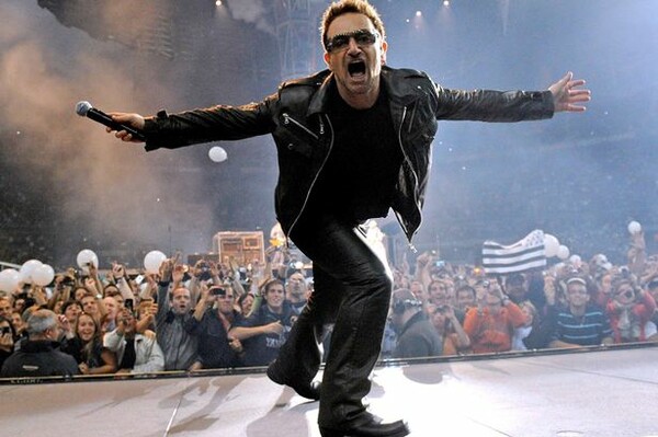 O Bono άλλαξε on stage το στίχο τραγουδιού του για τον μικρό Αιλάν