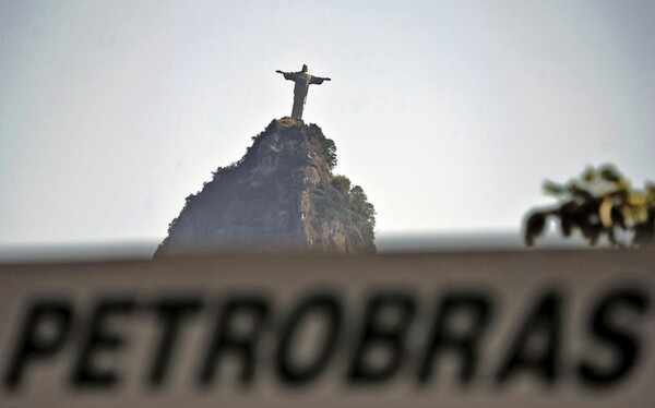 Βραζιλία: Tο σκάνδαλο Petrobras κλονίζει την κυβέρνηση και οδηγεί τη χώρα στην ύφεση
