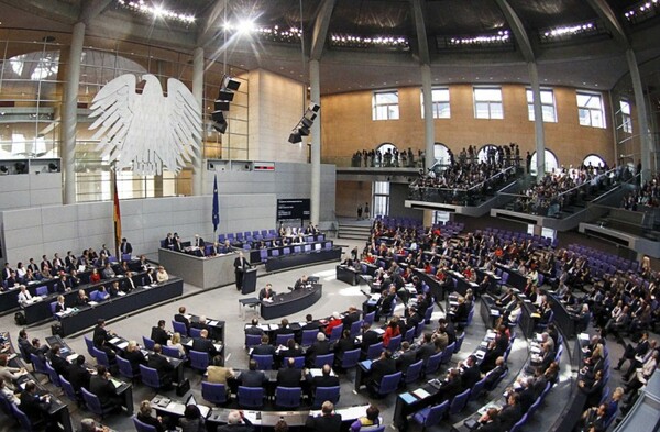 Την Τετάρτη συνεδριάζει η γερμανική Βουλή για το ελληνικό πρόγραμμα