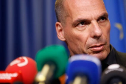 Για προπηλακισμό του Βαρουφάκη από διαδηλωτές του ΑΝΤΑΡΣΥΑ κάνει λόγο ο Σκάι