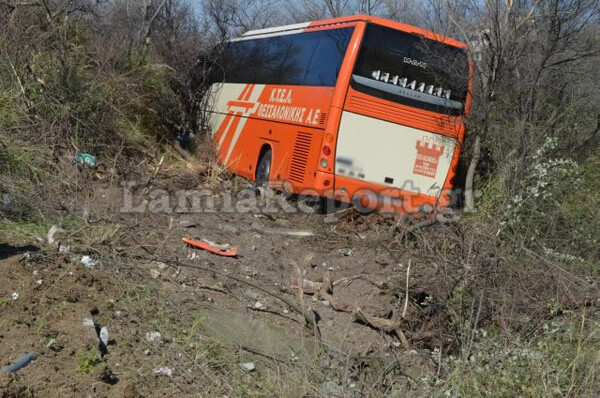 Λεωφορείο του ΚΤΕΛ έπεσε σε χαντάκι