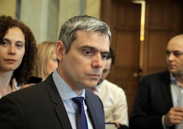 Καραγκούνης για Τσίπρα: Η Ελλάδα καίγεται και αυτός παραληρεί