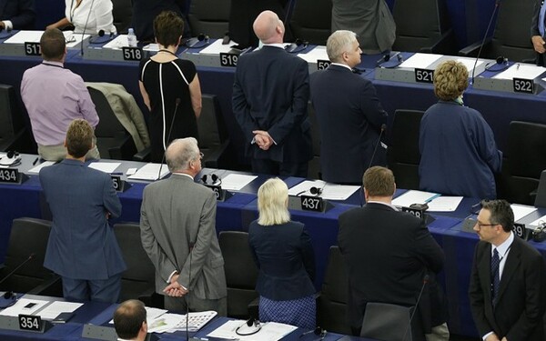 Ευρωκοινοβούλιο: Μην θέτετε θέμα γερμανικών αποζημιώσεων