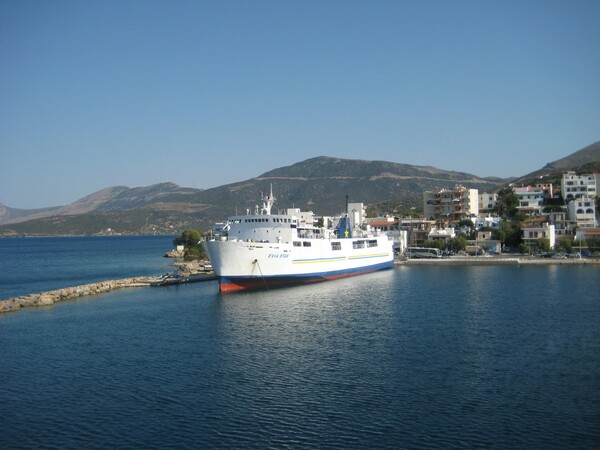 Ακινητοποιήθηκε το πλοίο Evia Star, ύστερα από τηλεφώνημα για βόμβα