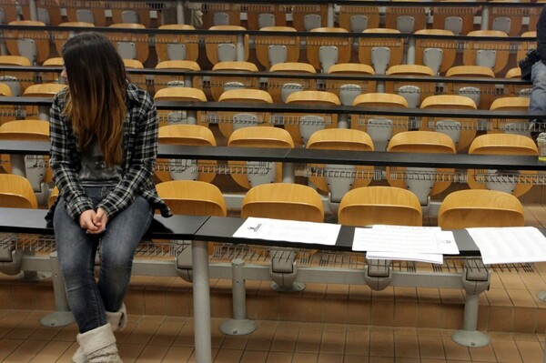 Υπερψηφίστηκε η ρύθμιση για τους «αιώνιους» φοιτητές
