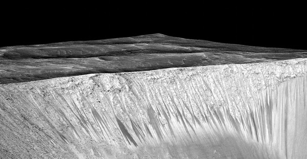 Η NASA ανακοίνωσε πως βρέθηκε νερό στον Άρη