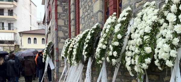 Παράτυπες αμοιβές σε νεκροθάφτες, ιερείς και ψάλτες και χιλιάδες ευρώ για κόλλυβα, λουλούδια και φέρετρα χωρίς τιμολόγια