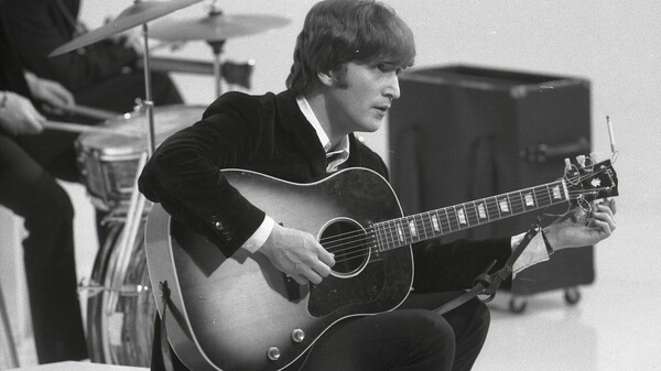 Μια κιθάρα του Τζον Λένον πωλήθηκε 2,41 εκατομμύρια δολάρια