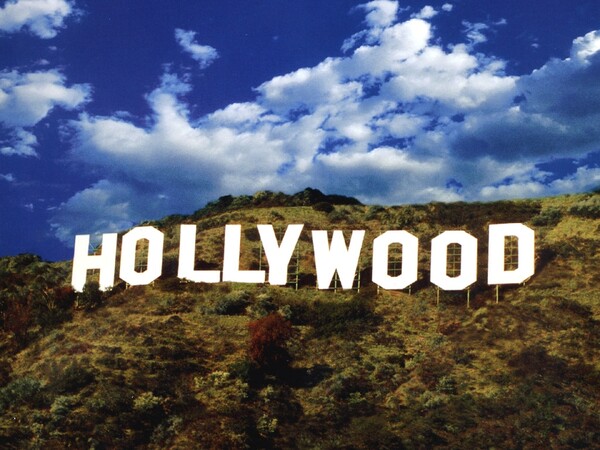 Οι κάτοικοι του Hollywood και η Google 'παραπλανούν' τους τουρίστες