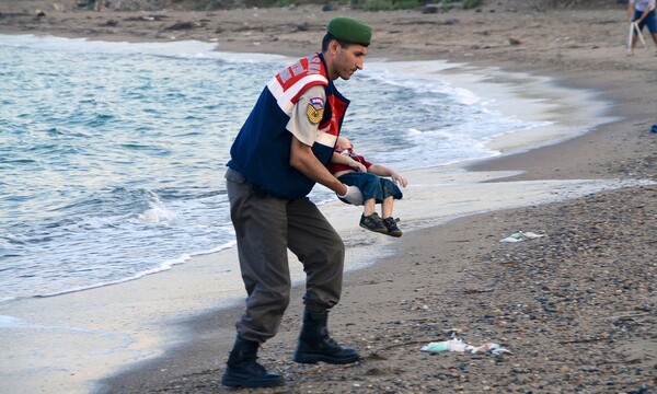 Aυτή είναι η ιστορία του μικρού Σύρου που συγκλόνισε τον κόσμο