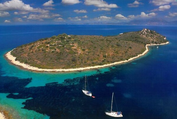 Mπραντ Πιτ και Αντζελίνα Τζολί αγοράζουν ελληνικό νησί;