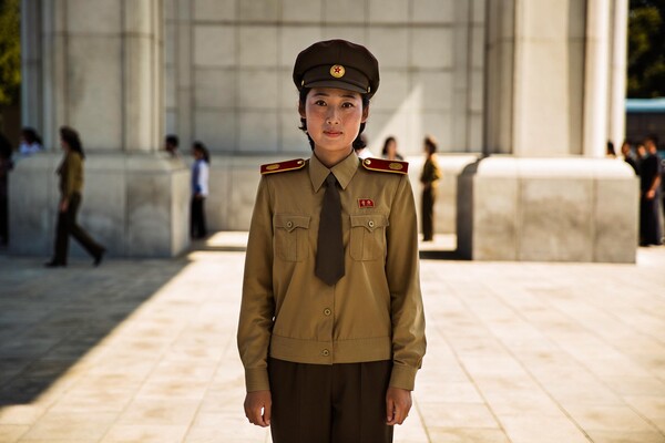 Φωτογραφίζοντας όμορφα κορίτσια στη Β. Κορέα