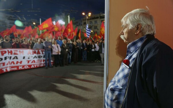 ΚΚΕ: Οι μάσκες έπεσαν