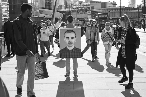 Δημόσιος Χώρος. Από τον Διονύση Λιβάνη.