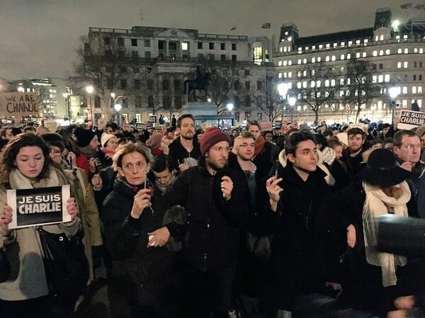 Η Ευρώπη διαδηλώνει για το Charlie Hebdo, φωνάζοντας «Δεν φοβόμαστε!»