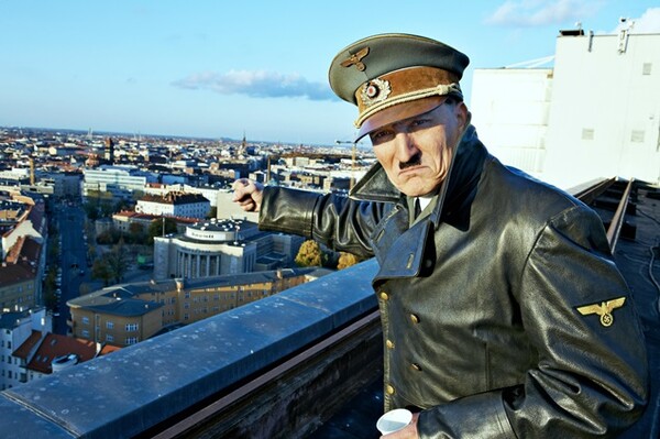 Ο Χίτλερ επιστρέφει "θριαμβικά" στο Βερολίνο