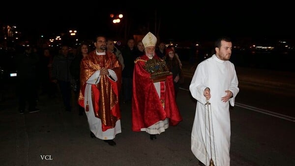 Πλήθος κόσμου στην λιτανεία των λειψάνων του Αγίου Βαλεντίνου στη Μυτιλήνη