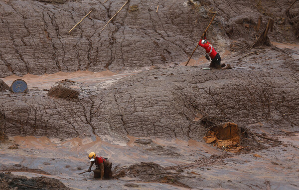 Xείμαρρος τοξικής λάσπης προκαλεί τη μεγαλύτερη φυσική καταστροφή στην ιστορία της Βραζιλίας