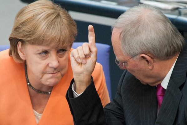 Bild: Θα χάσει η Μέρκελ από υπουργό τον Σόιμπλε εξαιτίας της Ελλάδας;