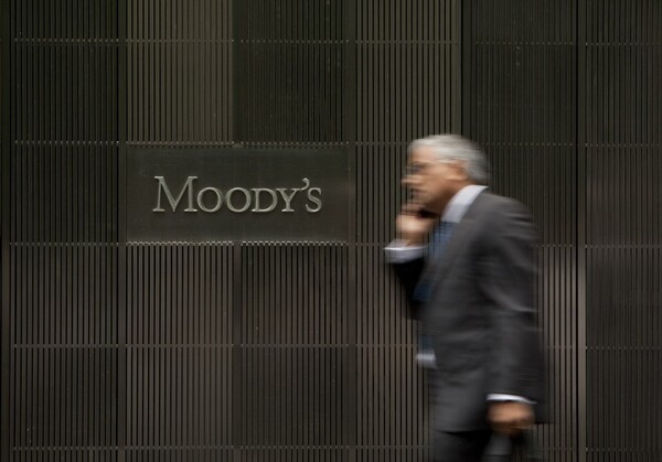 Moody’s μετά τα stress tests: Πιθανό το bail in στις τράπεζες