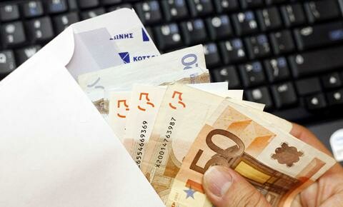 Στρατιωτικός βρήκε φάκελο με 3.000 ευρώ και τον παρέδωσε χωρίς να δεχθεί την αμοιβή
