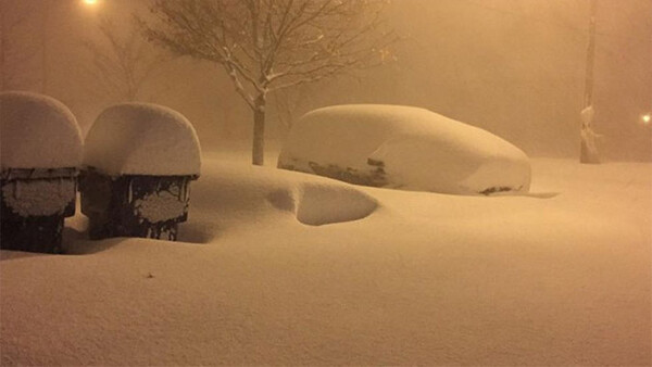 Απίστευτες εικόνες από την χιονοθύελλα που "κατάπιε" τη Νέα Υόρκη