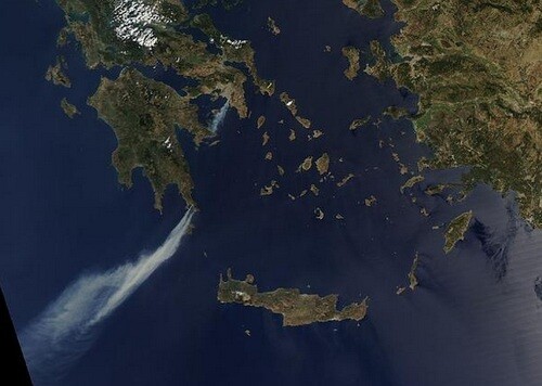 Φωτογραφία από το διάστημα δείχνει τις πυρκαγιές στην Ελλάδα