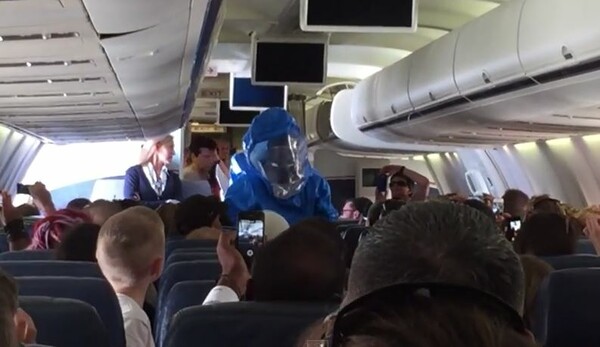 Συναγερμός σε αεροπλάνο από επιβάτη που ισχυρίστηκε πως έχει Έμπολα