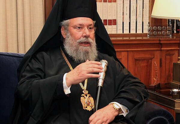Ο Αρχιεπίσκοπος Κύπρου έφτιαξε πισίνα στην ταράτσα της Αρχιεπισκοπής