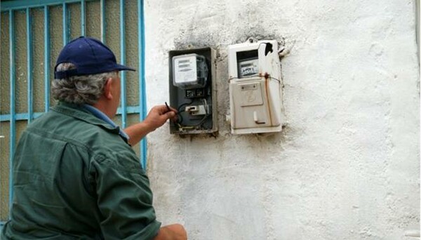 Η Δούρου θα επανασυνδέσει το ρεύμα στα φτωχά νοικοκυριά