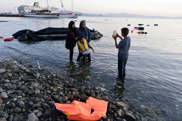 Πώς τα social media βοηθούν τους πρόσφυγες να φτάσουν στην Ευρώπη