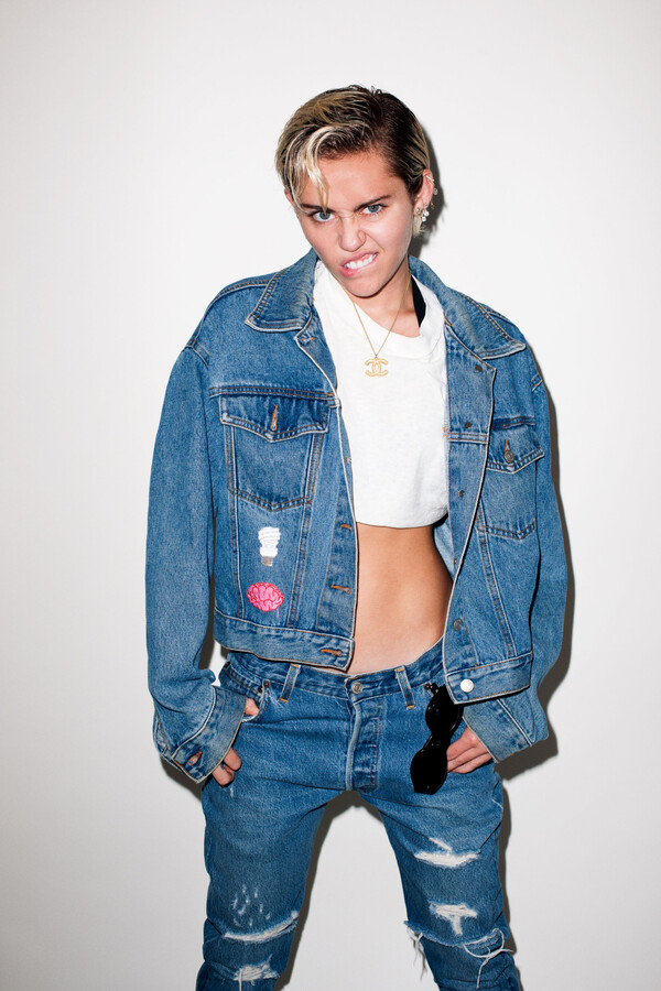 Η Miley Cyrus στις αδημοσίευτες NSFW λήψεις του Richardson