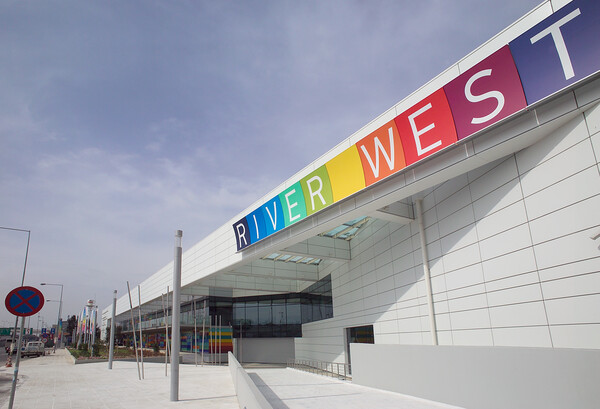 Εκπτώσεις έως και 70% στο River West