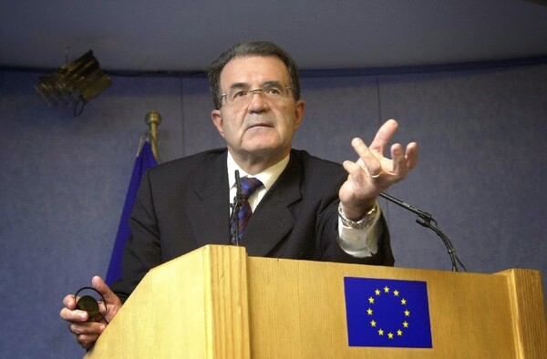 Πρόντι: Αδύνατο να διώξουν την Ελλάδα από το ευρώ