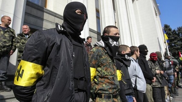 Ουκρανική φασιστική οργάνωση προπηλάκισε Έλληνες δημοσιογράφους και πολιτικούς