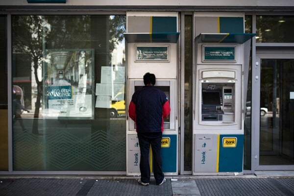 2,5 δις ευρώ βγήκαν από τις ελληνικές τράπεζες τον Δεκέμβριο
